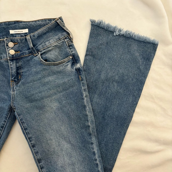 Low Rise Jeans 🦋 - Picture 2 of 8